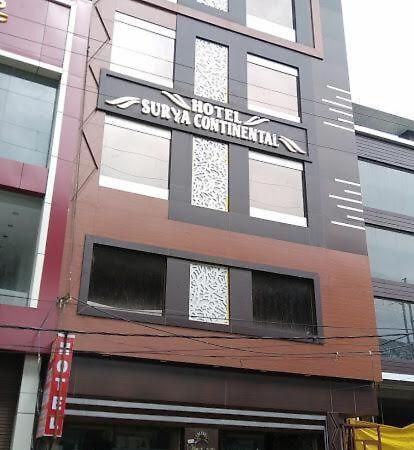 Hotel Surya Continental Lakhnau Kültér fotó
